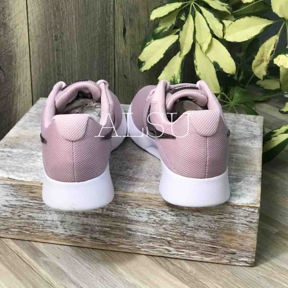 NWT  Nike Tanjun Plum Chalk W AUTHENTIC - Picture 6 of 8